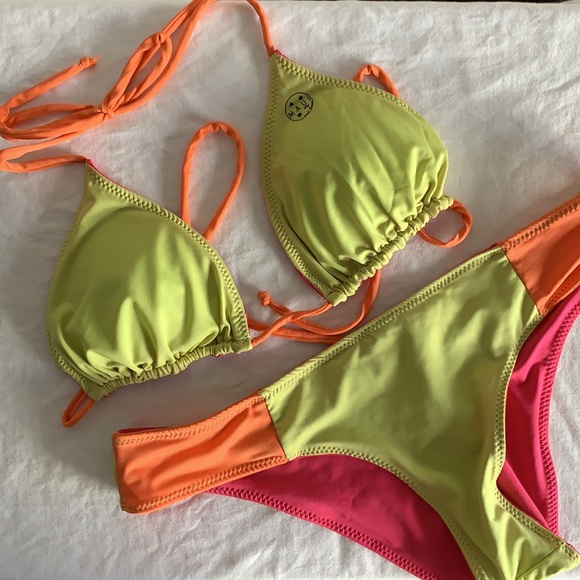 Maui and Sons Reversible Neon Bikini Set - Picture 3 of 17